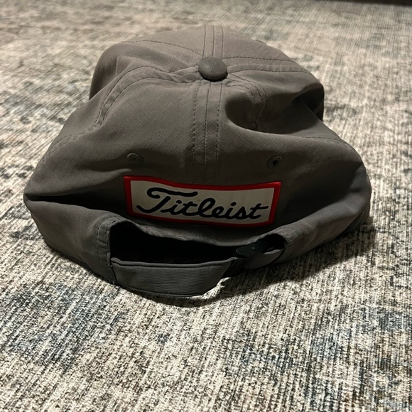 Titleist Pro V1 FJ Tour Performance Strapback Hat Gray White Adjustable Golf - Picture 3 of 5